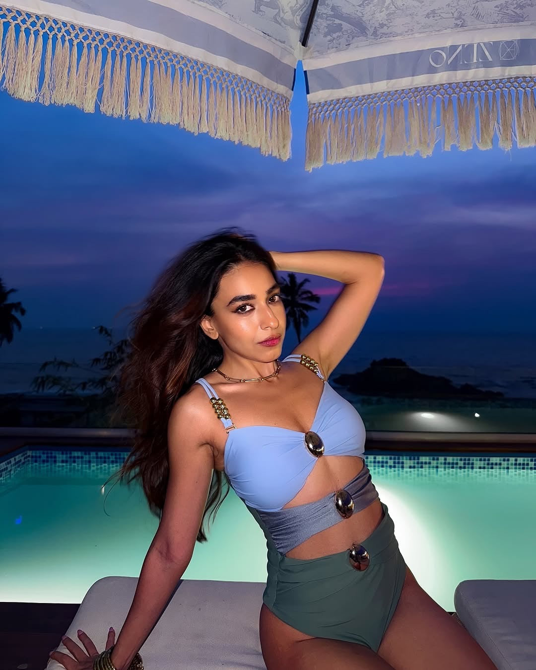 Colorblock Cutout One Piece Bikini And Skirt Set